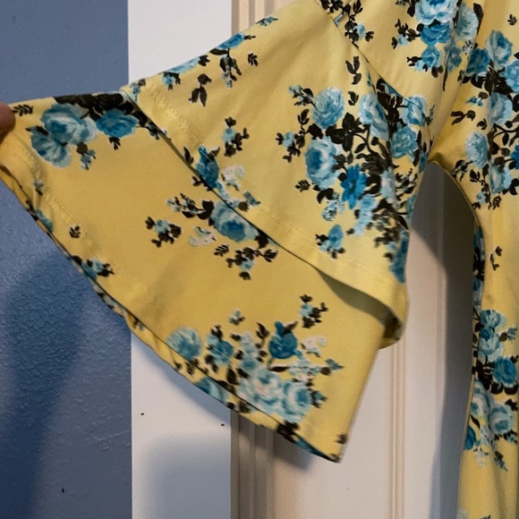 Yellow and teal top - Picture 2 of 2